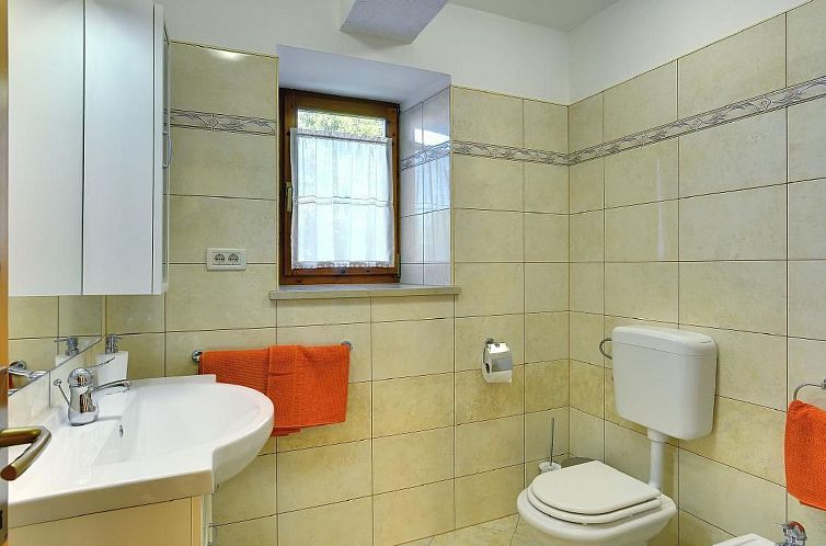 Appartement Appartement in Rakalj mit Großem Garten und Pan