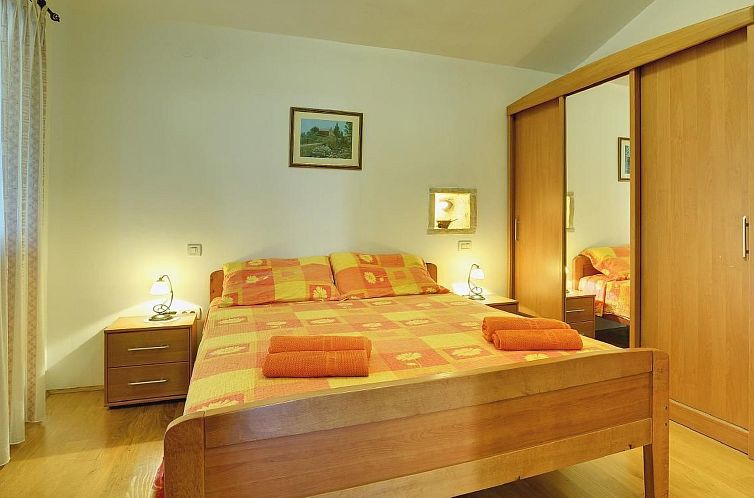 Vakantiehuis in Rakalj mit Großem Garten und Panoramablick