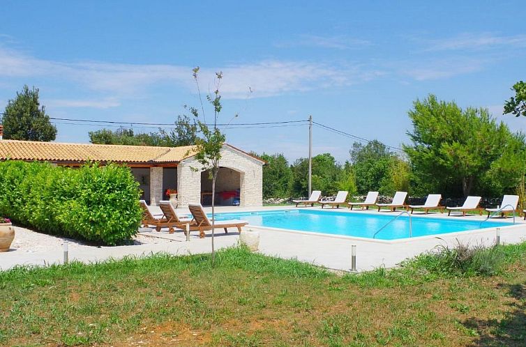 Appartement Wohnung in Rakalj mit Parkplatz und Poolblick