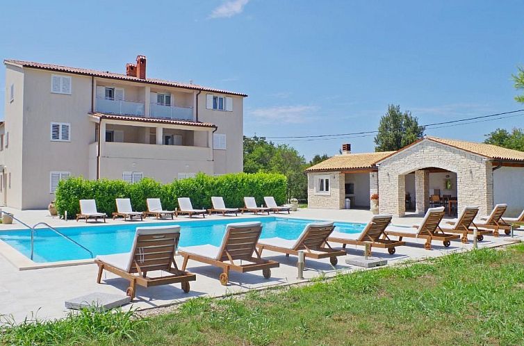 Appartement Appartement in Rakalj mit gemeinsamem Pool, Terr