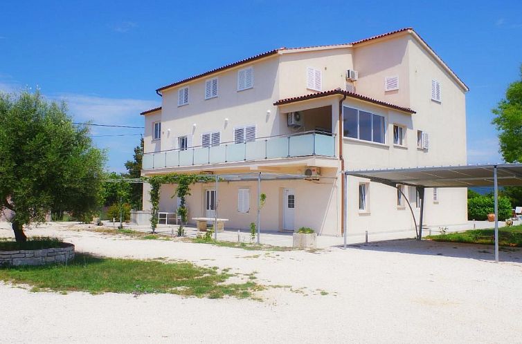 Appartement Appartement in Rakalj mit gemeinsamem Pool, Terr