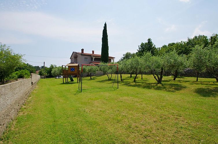 Appartement in Rakalj mit privatem Parkplatz