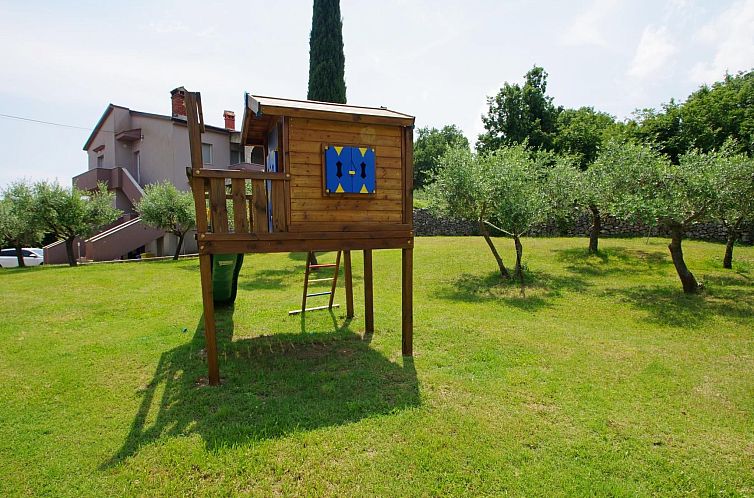 Appartement in Rakalj mit privatem Parkplatz