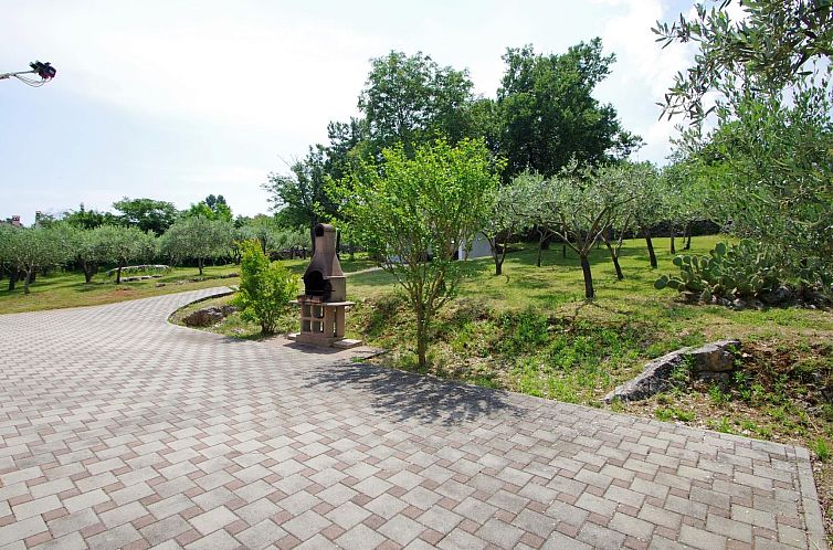 Appartement in Rakalj mit privatem Parkplatz