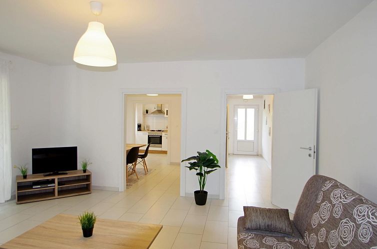 Appartement in Rakalj mit privatem Parkplatz