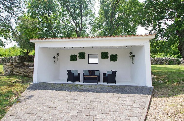 Appartement in Rakalj mit privatem Parkplatz