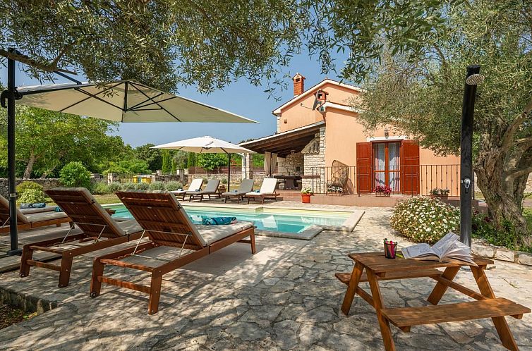 Vakantiehuis Villa mit privatem Pool und großem Garten