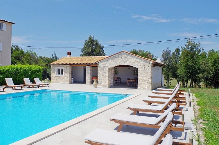 Appartement in Rakalj mit Grill, Garten und Terrasse