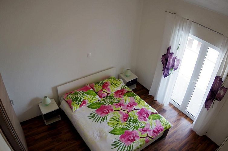 Appartement in Rakalj mit Grill, Garten und Terrasse