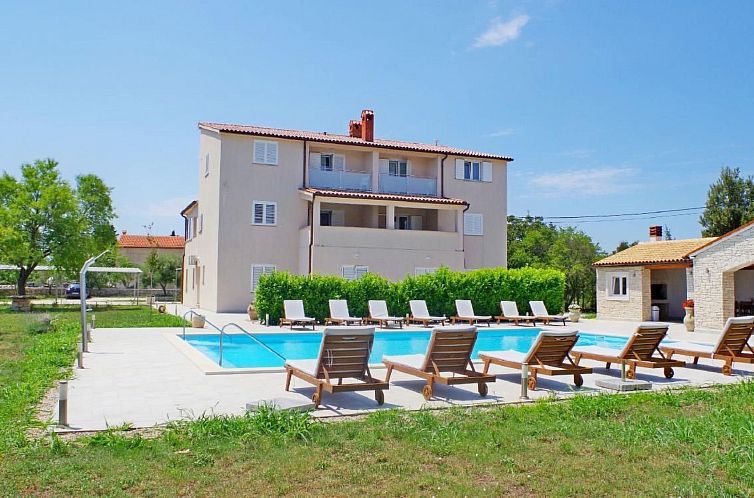 Appartement in Rakalj mit Grill, Garten und Terrasse
