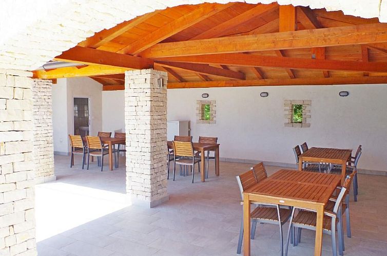 Appartement in Rakalj mit Grill, Garten und Terrasse
