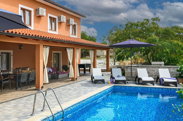 Unterkunft 10116927 - Ferienhaus Istrien - Vakantiehuis Villa mit privatem Pool auf einem 4000 Quadratm