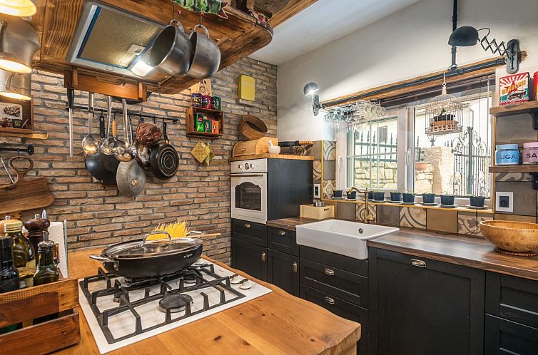 Vakantiehuis Rustic cozy house Pupy mit private pool und kin