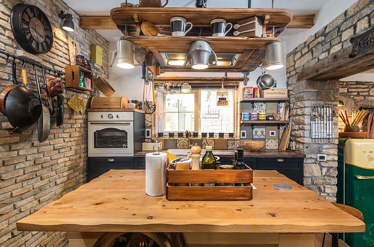 Vakantiehuis Rustic cozy house Pupy mit private pool und kin