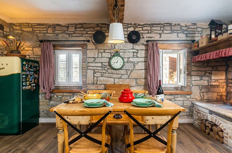 Vakantiehuis Rustic cozy house Pupy mit private pool und kin