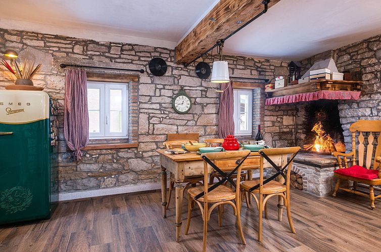 Vakantiehuis Rustic cozy house Pupy mit private pool und kin