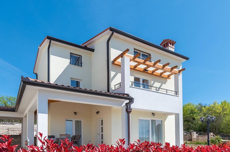 Vakantiehuis Schöne Villa Camellia mit privatem Pool
