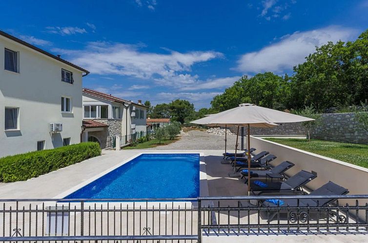 Vakantiehuis Schöne Villa Camellia mit privatem Pool