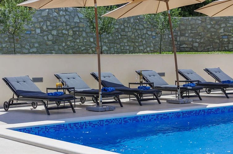 Vakantiehuis Schöne Villa Camellia mit privatem Pool