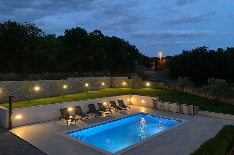 Vakantiehuis Schöne Villa Camellia mit privatem Pool