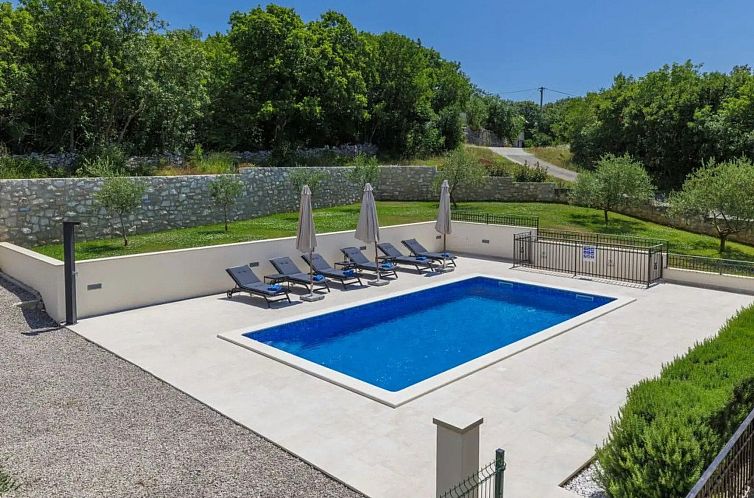 Vakantiehuis Schöne Villa Camellia mit privatem Pool