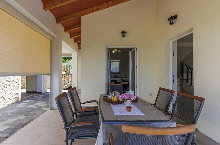 Vakantiehuis Schöne Villa Camellia mit privatem Pool
