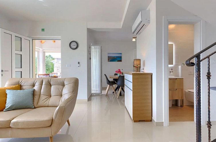 Vakantiehuis Schöne Villa Camellia mit privatem Pool