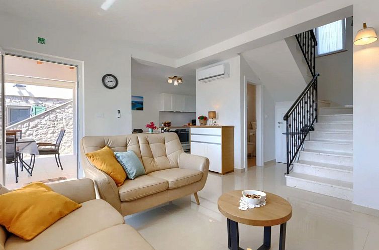 Vakantiehuis Schöne Villa Camellia mit privatem Pool