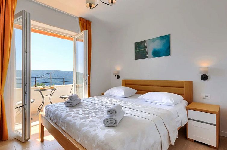 Vakantiehuis Schöne Villa Camellia mit privatem Pool