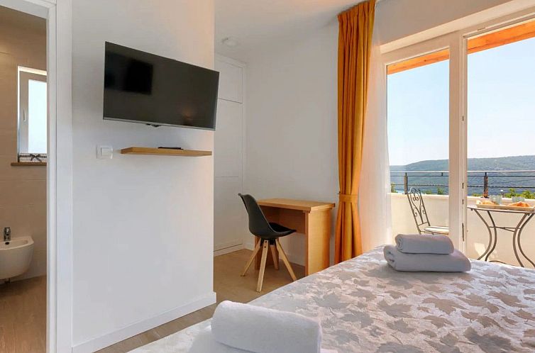 Vakantiehuis Schöne Villa Camellia mit privatem Pool