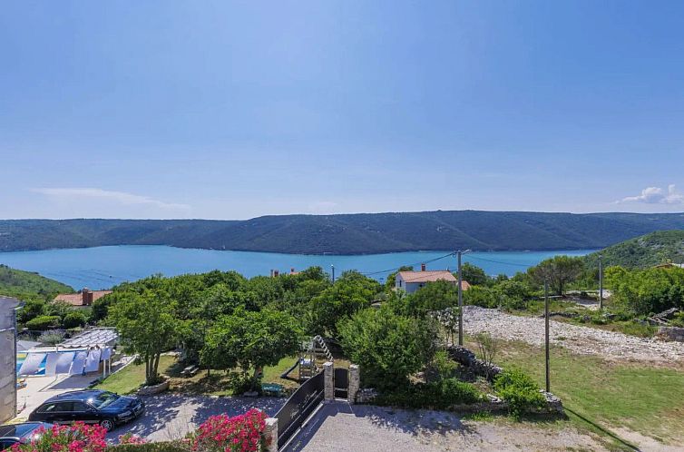 Vakantiehuis Schöne Villa Camellia mit privatem Pool