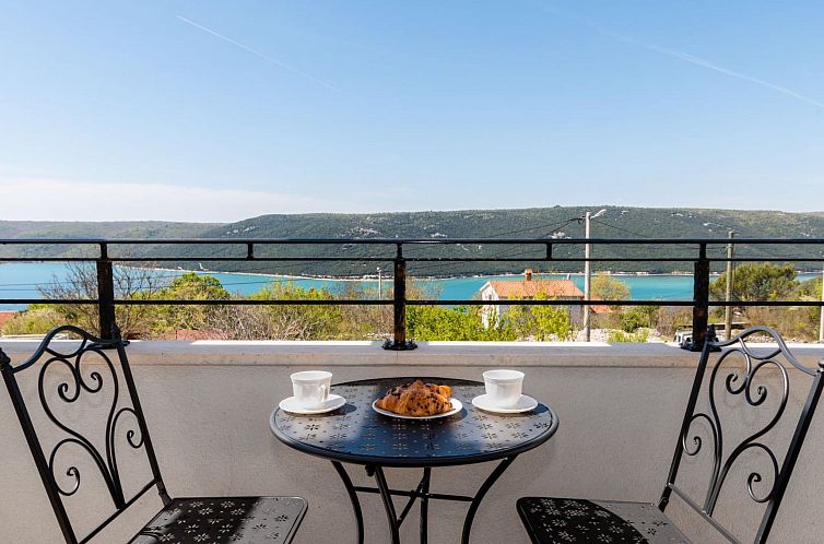Vakantiehuis Schöne Villa Camellia mit privatem Pool