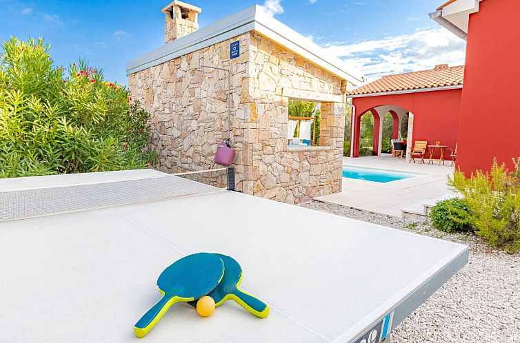 Vakantiehuis Detailgestaltete Villa mit Pool, Sauna und Hot 