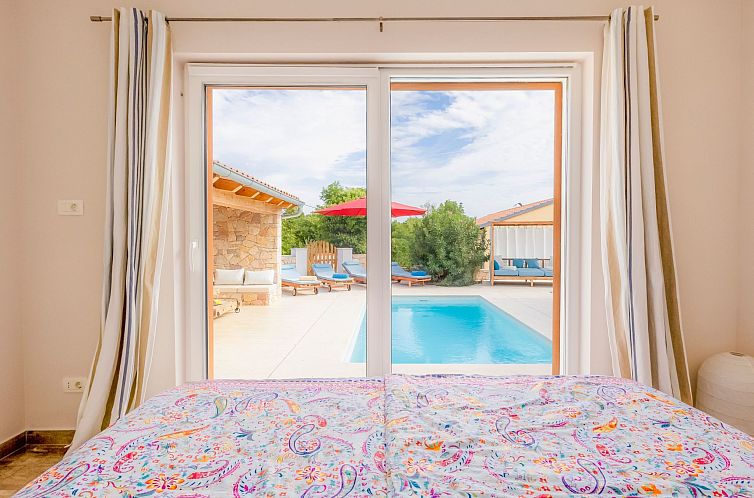 Vakantiehuis Detailgestaltete Villa mit Pool, Sauna und Hot 