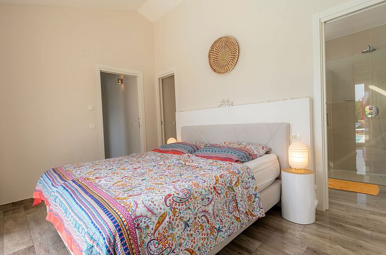 Vakantiehuis Detailgestaltete Villa mit Pool, Sauna und Hot 