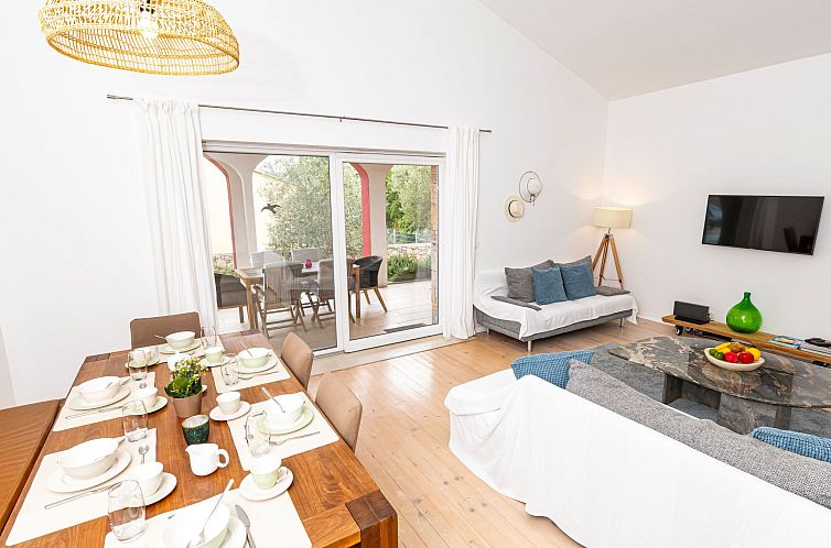 Vakantiehuis Detailgestaltete Villa mit Pool, Sauna und Hot 