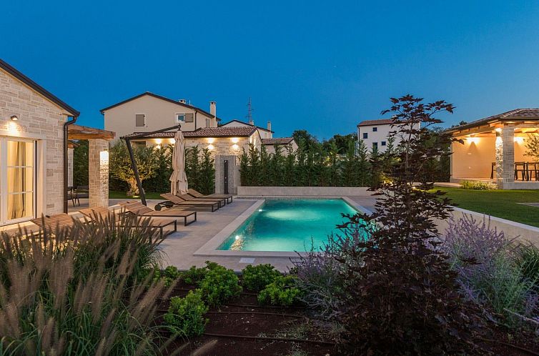 Unterkunft 10117930 - Ferienhaus Istrien - Vakantiehuis Schönes Haus in Tar mit privatem Pool