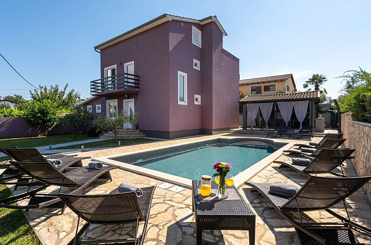Unterkunft 10117939 - Ferienhaus Istrien - Vakantiehuis Casa Viola mit Pool, unweit von Lanterna Resort