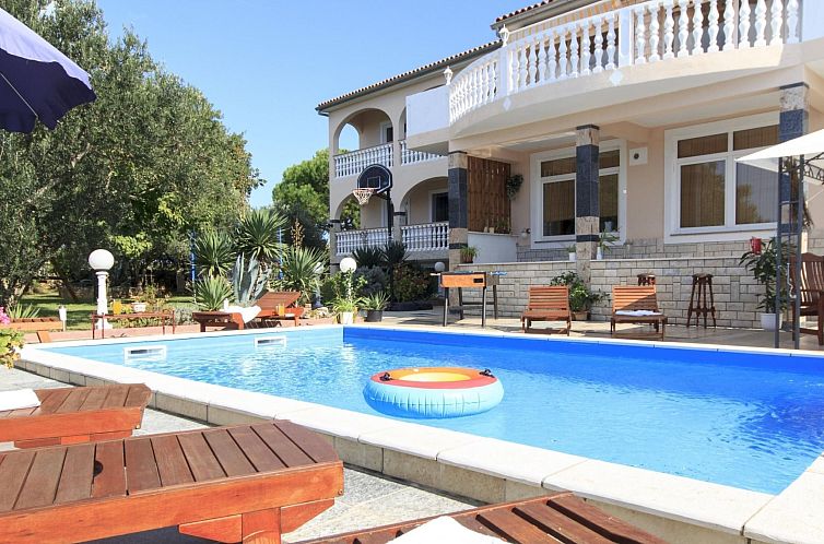 Vakantiehuis Villa Natalia Peroj,  mit privaten Pool