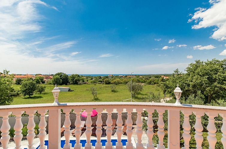 Vakantiehuis Villa Natalia Peroj,  mit privaten Pool