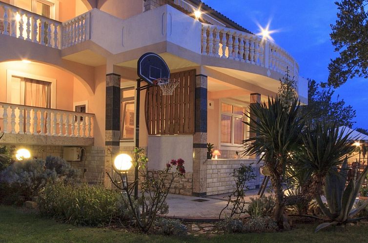 Vakantiehuis Villa Natalia Peroj,  mit privaten Pool