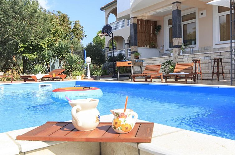 Vakantiehuis Villa Natalia Peroj,  mit privaten Pool