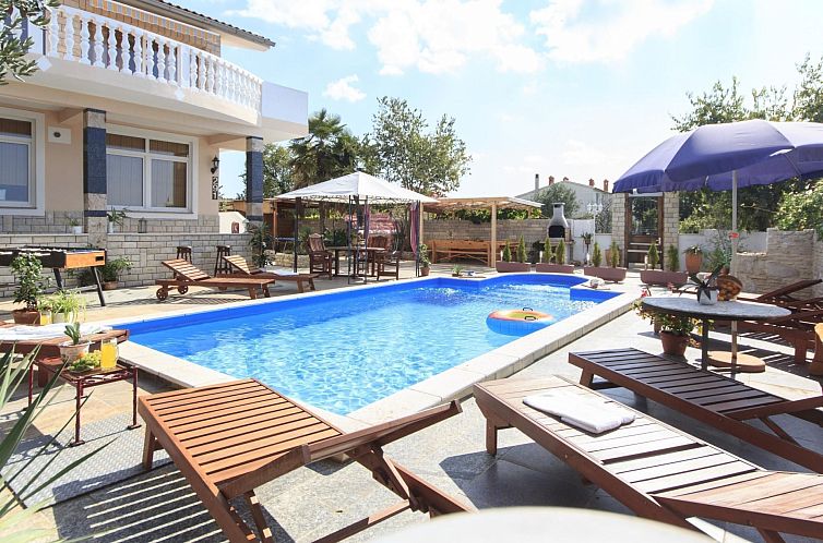 Vakantiehuis Villa Natalia Peroj,  mit privaten Pool