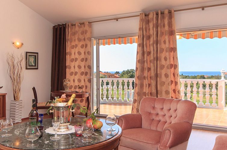 Vakantiehuis Villa Natalia Peroj,  mit privaten Pool