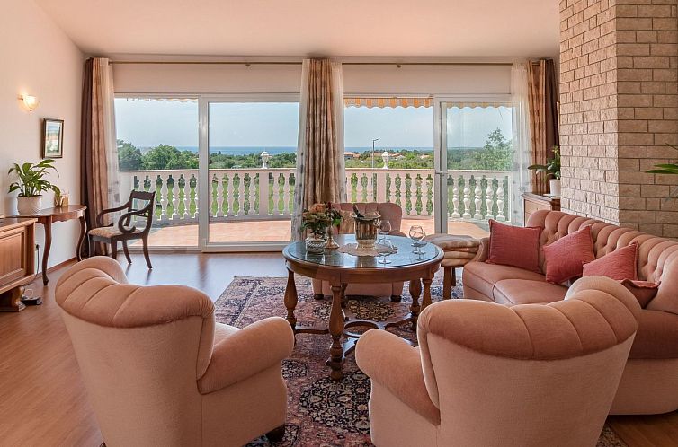Vakantiehuis Villa Natalia Peroj,  mit privaten Pool
