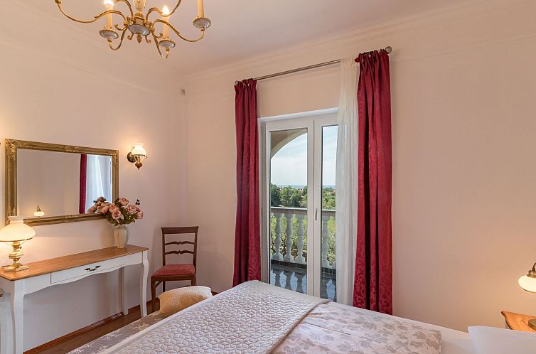 Vakantiehuis Villa Natalia Peroj,  mit privaten Pool