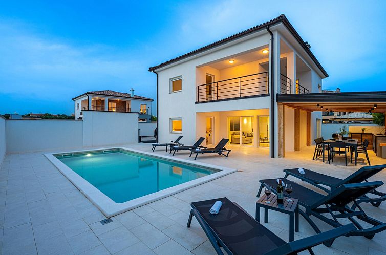 Vakantiehuis 4 Schlafzimmer, 3 Badezimmer, Küche, Wohnzimme