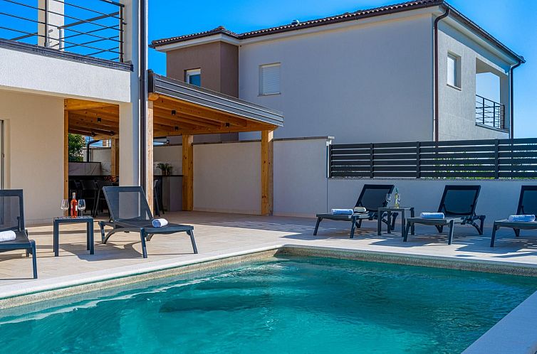 Vakantiehuis 4 Schlafzimmer, 3 Badezimmer, Küche, Wohnzimme