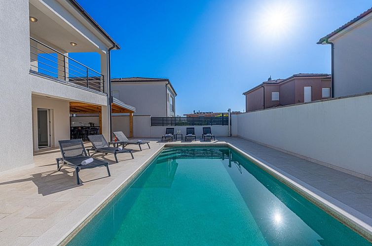 Vakantiehuis 4 Schlafzimmer, 3 Badezimmer, Küche, Wohnzimme