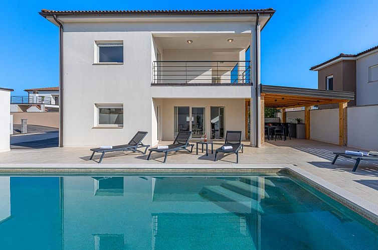 Vakantiehuis 4 Schlafzimmer, 3 Badezimmer, Küche, Wohnzimme